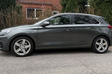 Hyundai i30 64.000 km 17.300 &euro; Lübeck 23569