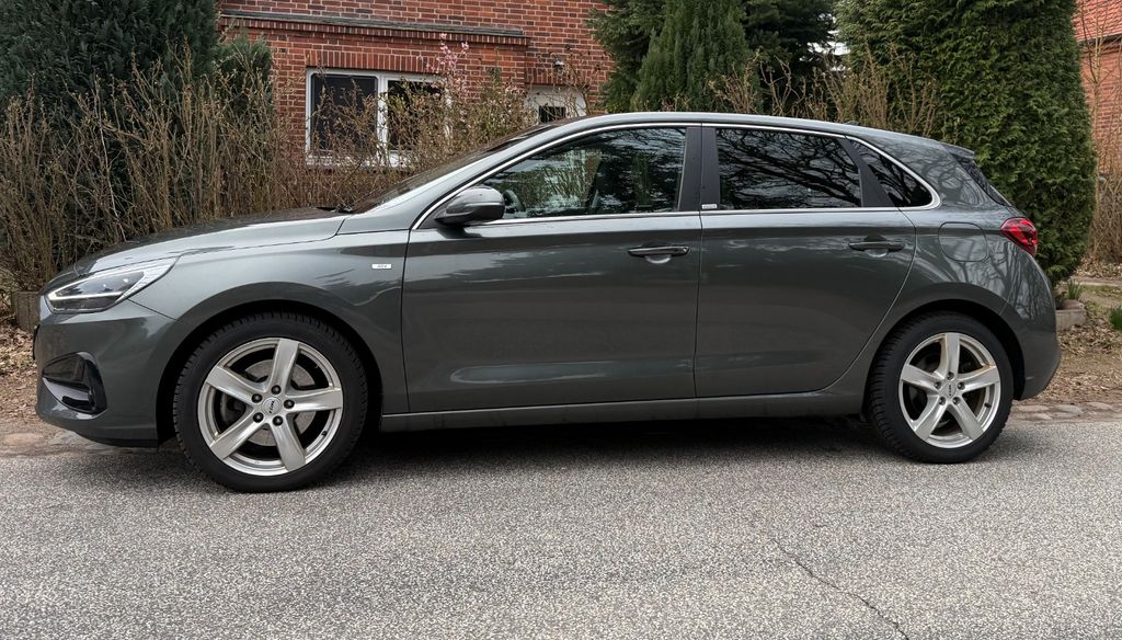 Hyundai i30 64.000 km 17.300 &euro; Lübeck 23569