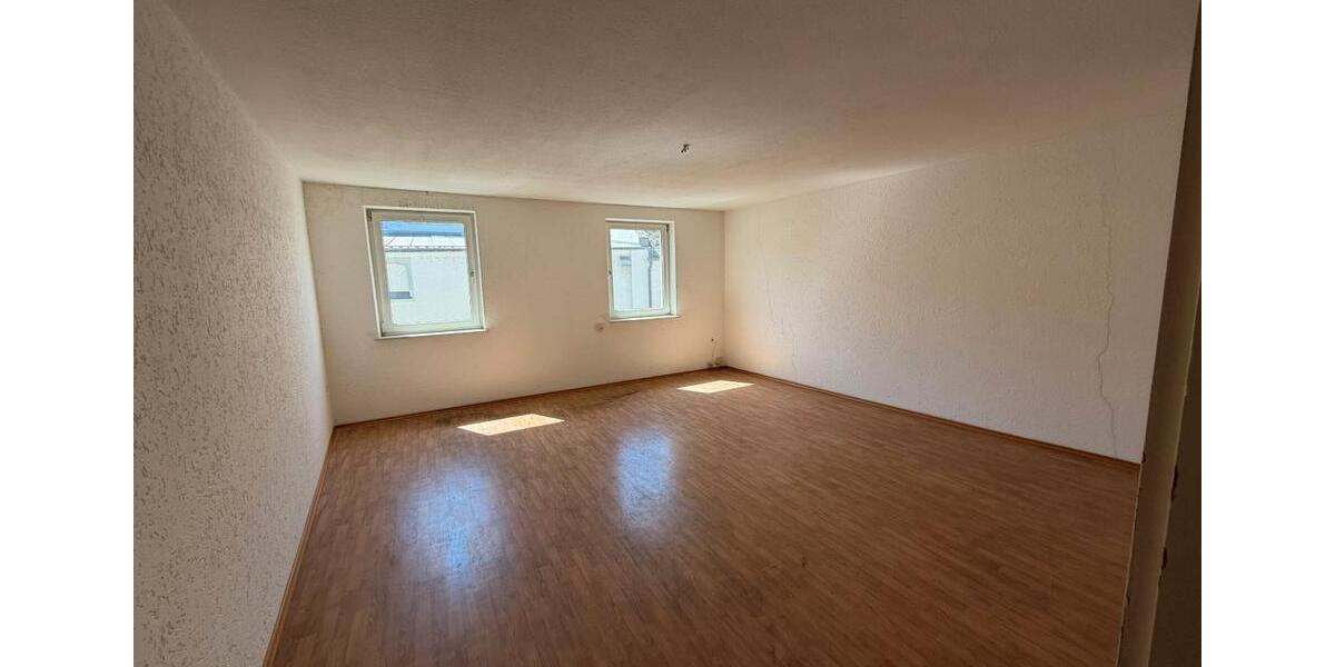 Etagenwohnung Cham - 3 Zimmer, 80 m&sup2;, 600&euro; | Angebot:26396924