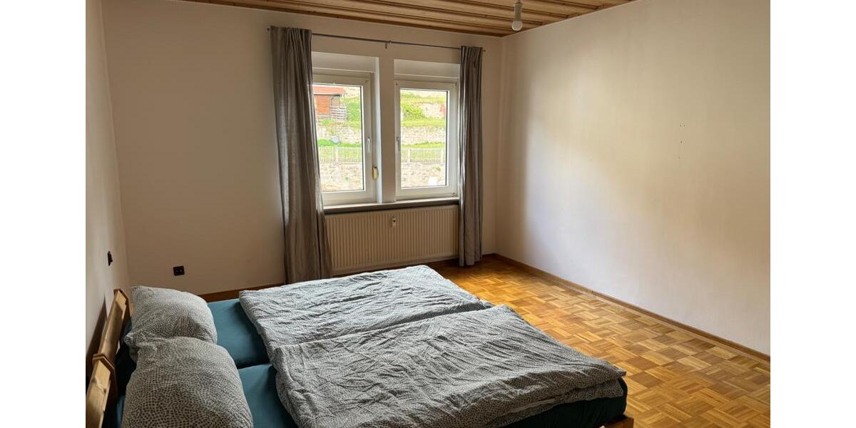 Etagenwohnung Spangenberg - 4 Zimmer, 136 m&sup2;, 950&euro; | Angebot:26393181