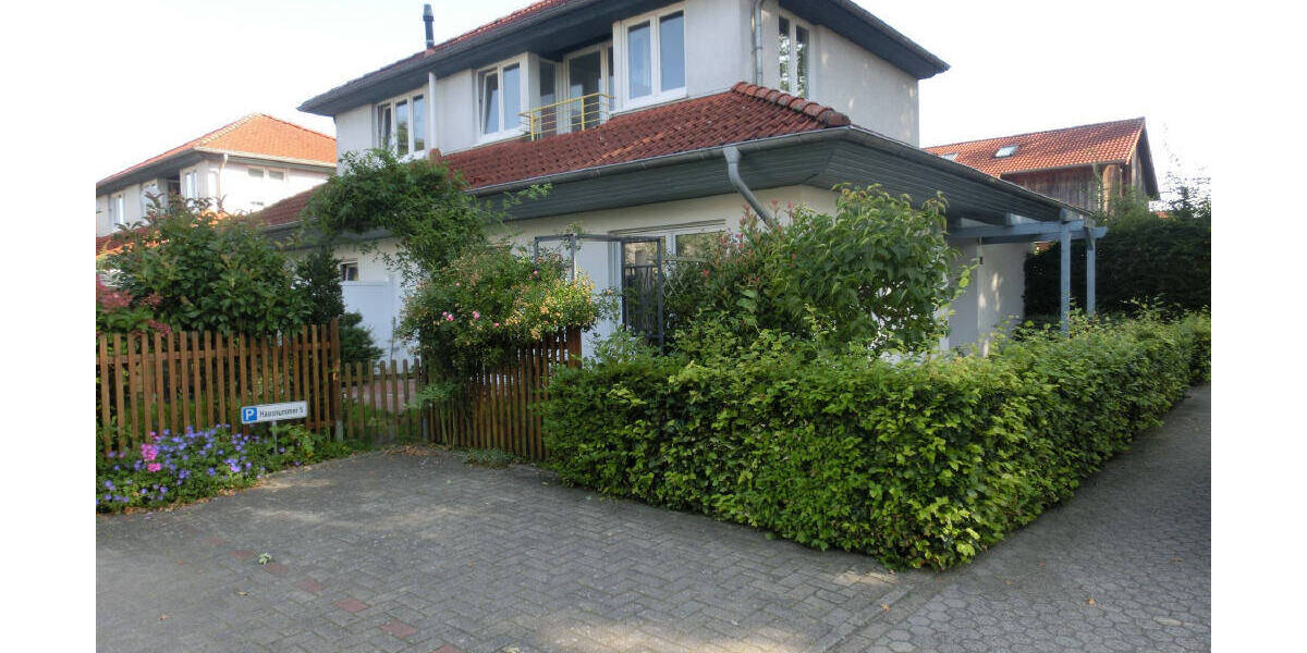 Keine Käuferprovision ! Helle Erdgeschosswohnung mit überdachtem Eingang, Terrasse und Stellplatz 2 zimmer