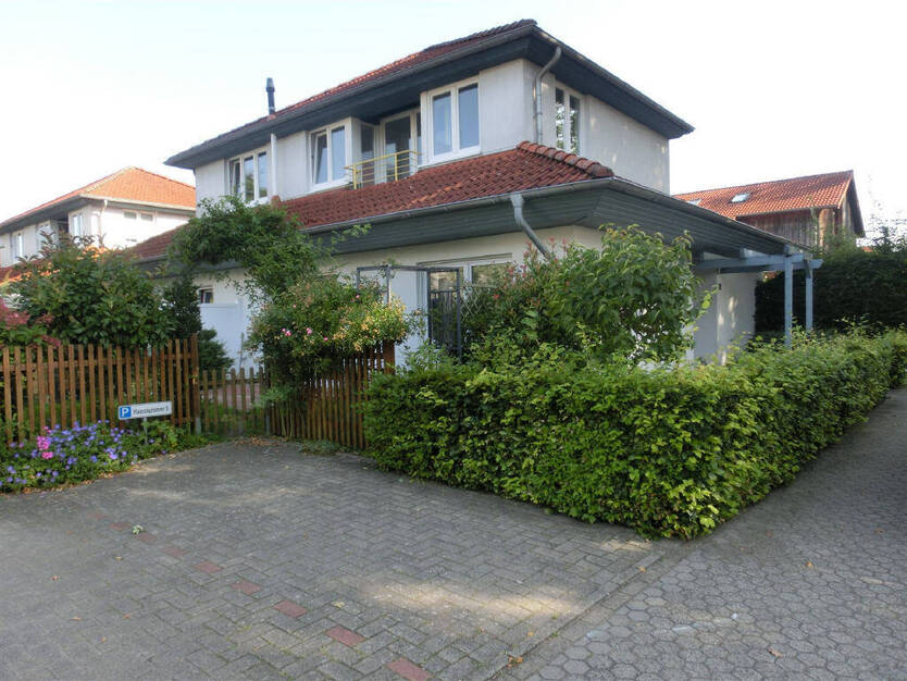 Keine Käuferprovision ! Helle Erdgeschosswohnung mit überdachtem Eingang, Terrasse und Stellplatz 2 zimmer