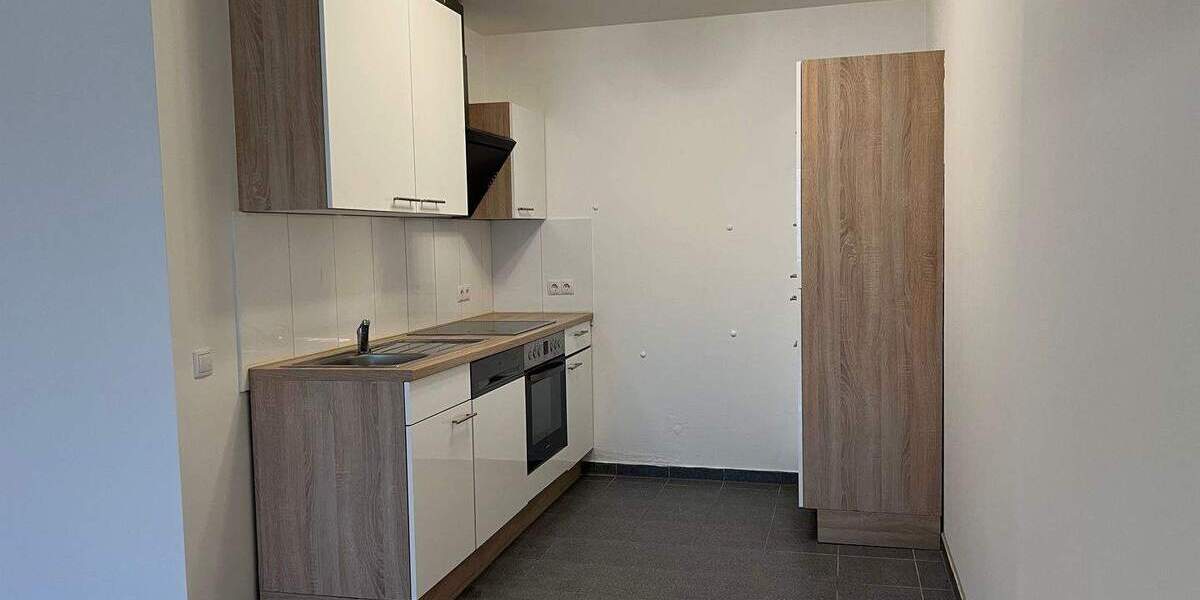 Renovierte, großzügige Wohnung mit 2 Zimmern, Fahrstuhl und guter Infrastruktur 2 zimmer