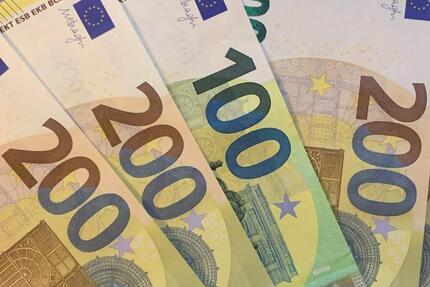 LADEN TOPLAGE-EG 32qm,OG 52qm, 01.26-Therapie-Praxis-Versicherung-Beratungen-Büros -Shop-Handel-Electronic-Diagnosen-Uhrmacher-Tel.Shop zimmer