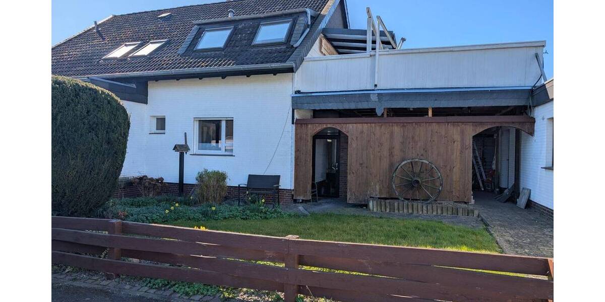 Geräumiges Zweifamilienhaus in ruhiger Ortsrandlage 7 zimmer