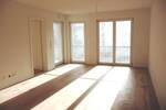 *ZENTRAL*RUHIG*HELL* 2-Zimmer-Whg mit Südloggia, EBK, TG-Stellplatz, Aufzug