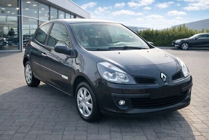 Renault Clio 122.421 km 2.990 &euro; Melle 49324
