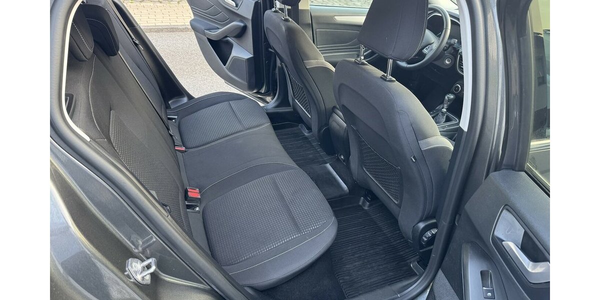 Ford Focus Navi Temp.Sitzh.Spurh.CarPlay EU6 GARANTIE 93.000 km 12.500 &euro; Erftstadt 50374