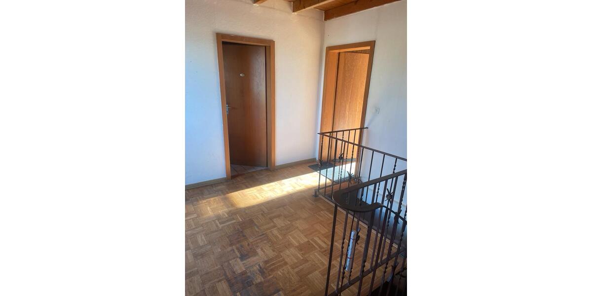 Einfamilienhaus Löhne - 7 Zimmer, 190 m&sup2;, 140.000&euro; | Angebot:25100026