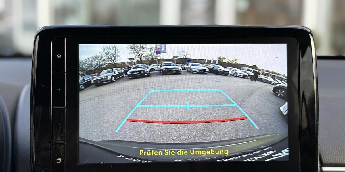 Toyota Yaris Cross TEAM D/Hybrid AWD-i KAMERA/NAVI/DAB 25.628 km 23.800 &euro; Villingen-Schwenningen 78054