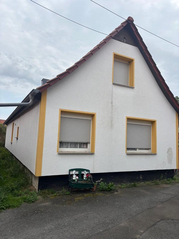 Attraktives Wohnhaus mit Nebengebäuden in ruhiger Dorflage zimmer