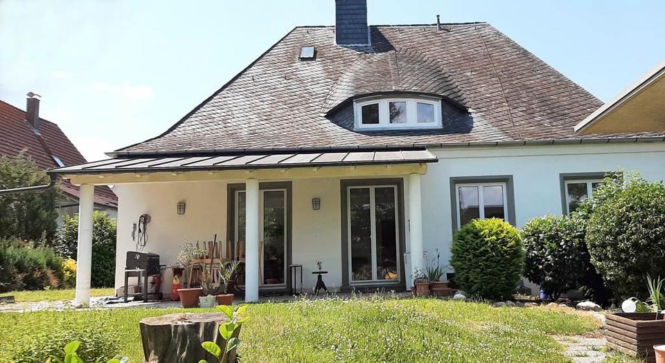 Charmantes 4-Zi-Einfamilienhaus mit Einbauküche, großem Garten und Garage 4 zimmer