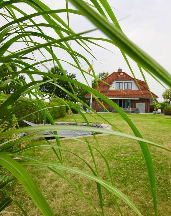 F-R-E-I- Traum Walmdach-Haus mit Feldblick