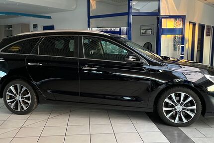 Hyundai i30 121.311 km 12.990 &euro; Bergen 18528