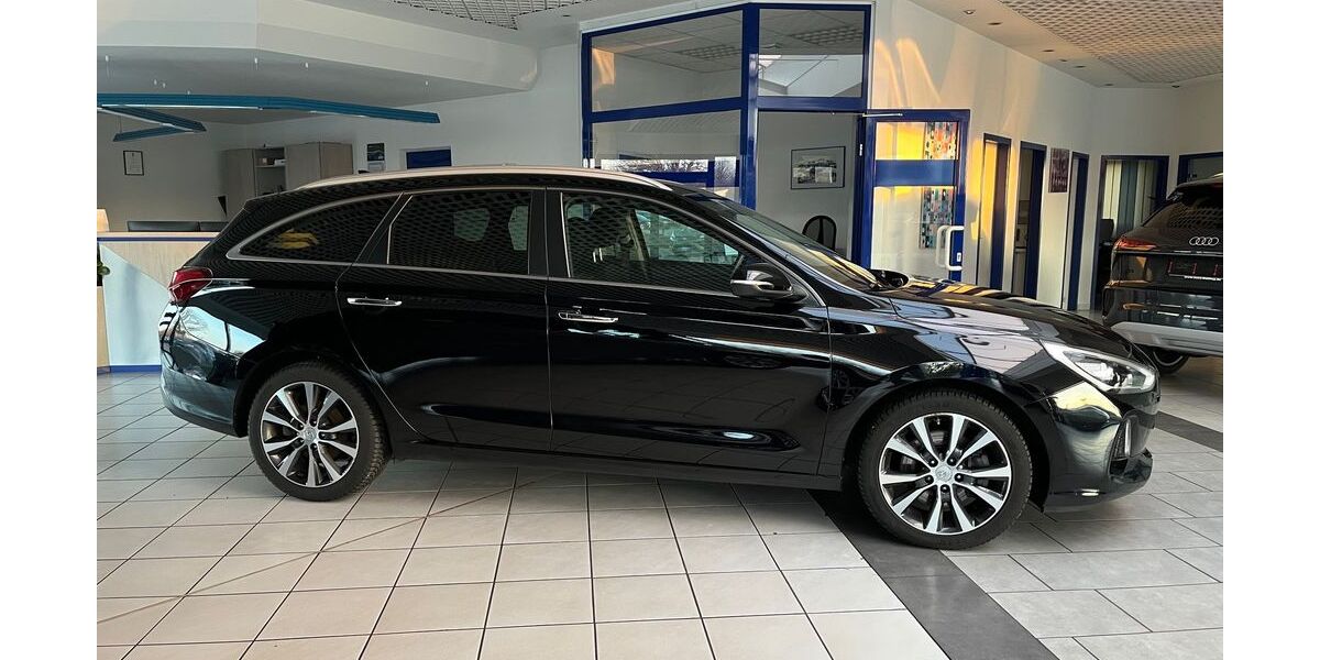 Hyundai i30 121.311 km 12.990 &euro; Bergen 18528