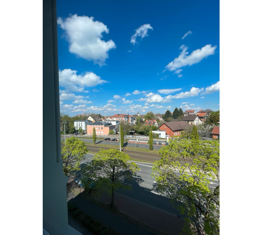 Zentrale und helle 3 Zi. Whg im sanierten Altbau
