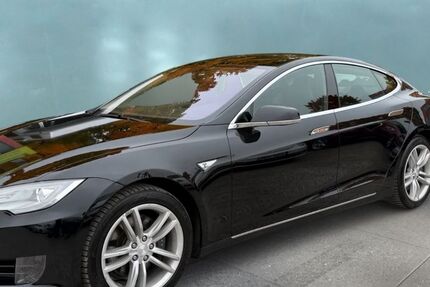 Tesla Model S 555.000 km 11.999 € München 81243