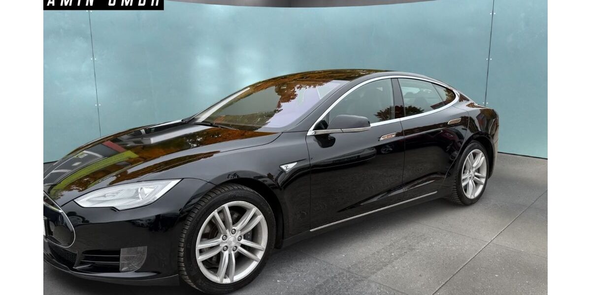 Tesla Model S 555.000 km 11.999 &euro; München 81243