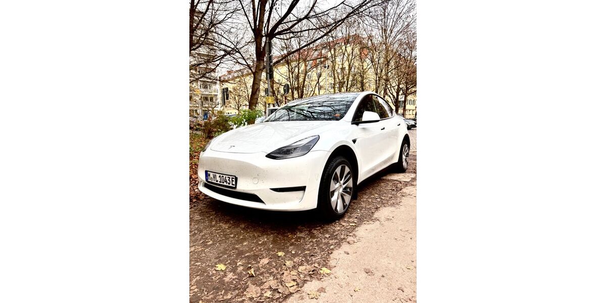 Tesla Model Y 34.500 km 39.999 &euro; München 80336