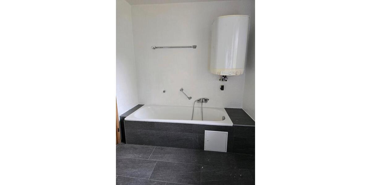 Haus, Wohnung Garten, neu renoviert, 110 qm, Ofen- Kaminheizung 4 zimmer