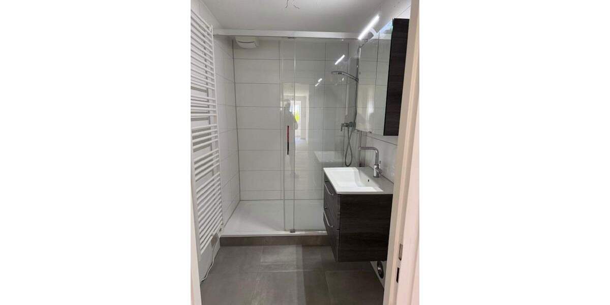 Ruhige 5 Zi-Whg. in Berg mit Balkon, renoviert 5 zimmer