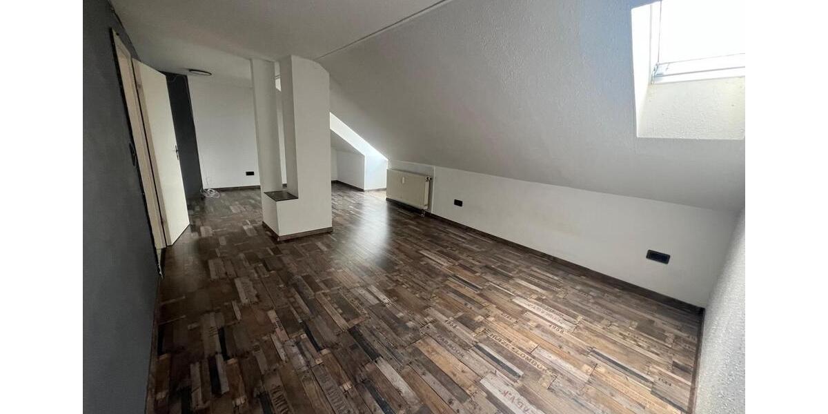 Etagenwohnung Friedberg (Hessen) - 4 Zimmer, 120 m&sup2;, 1.250&euro; | Angebot:26413332
