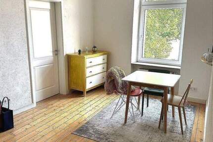 3-Zimmerwohnung im 2. Obergeschoss Einbauküche Dusche mit Fenster ohne Balkon-Terrasse zimmer