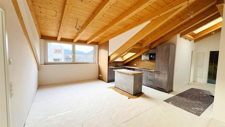 3-Zimmer-Dach-Studio-Wohnung, LIFT, EBK, Keller, Kachelofen-Anschluss, TG-Platz a. W. 3 zimmer