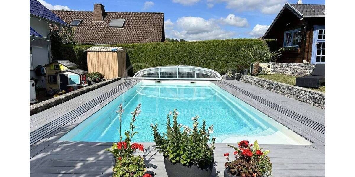 Freistehendes Einfamilienhaus mit Pool, Sauna und PV-Anlage - Viel Platz & Komfort in ruhiger Lage - Einfamilienhaus Ottweiler Lautenbach | Angebot:26897065