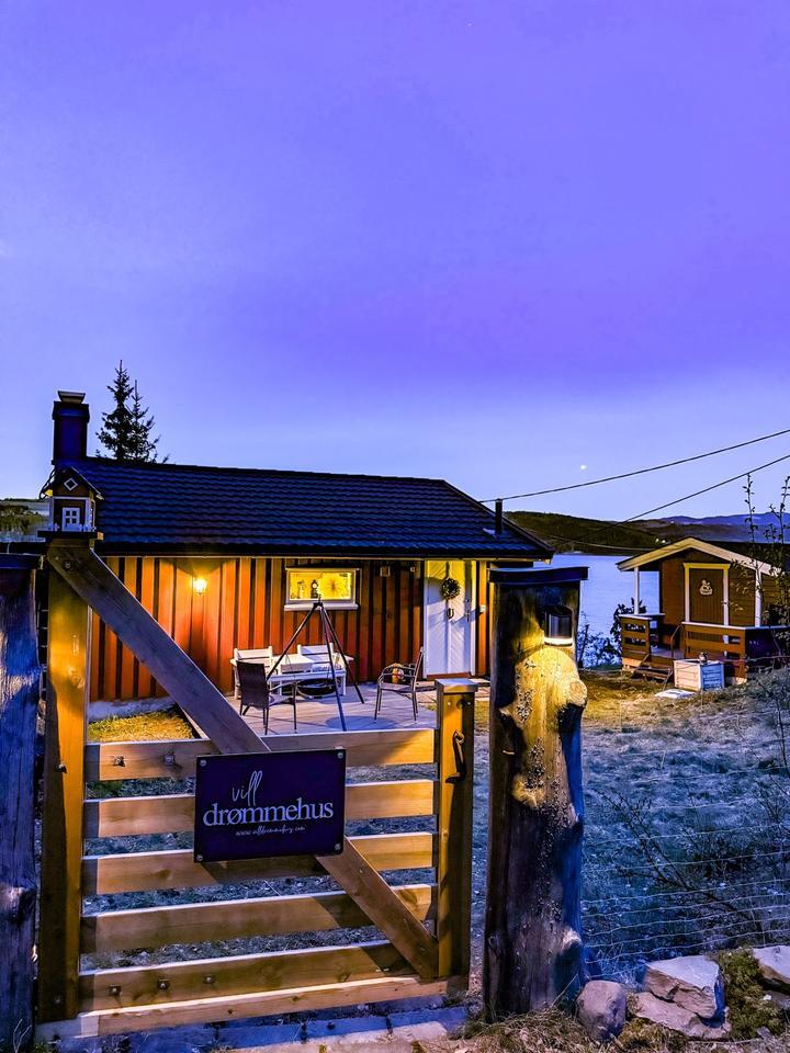 Ferienhütte *vill drømmehus* sonnig & direkt am Fjord in NORWEGEN