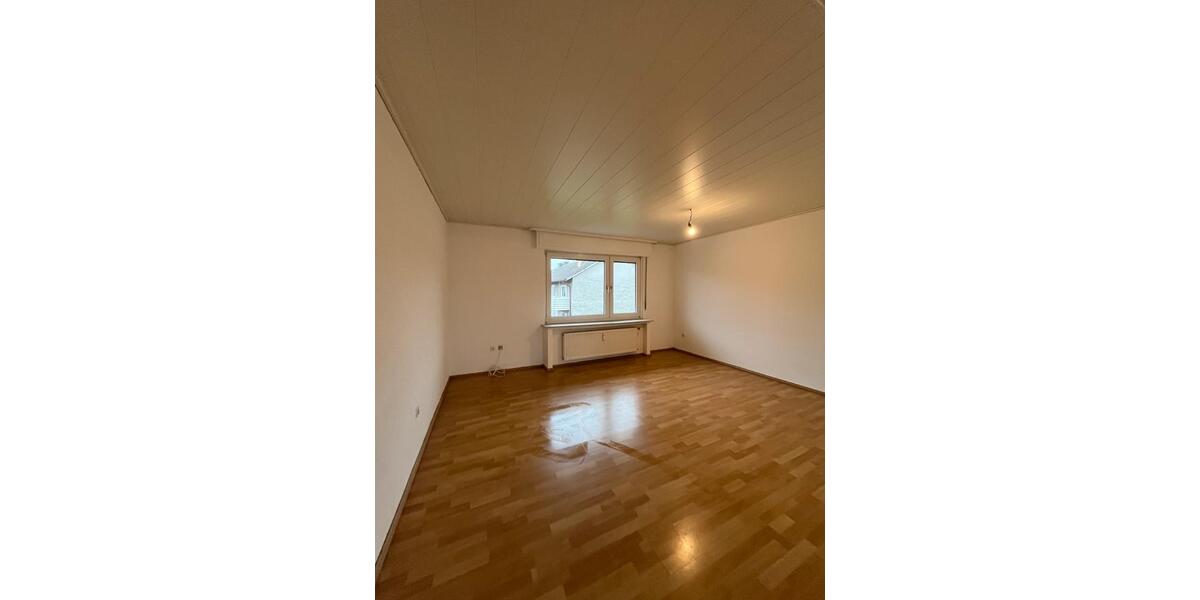 Großzügig geschnittene helle Etagenwohnung Balkon nahe Stadtkern 3 zimmer