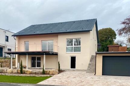 Haus Marktbreit - 9 Zimmer, 275 m&sup2;, 3.025&euro; | Angebot:25408442