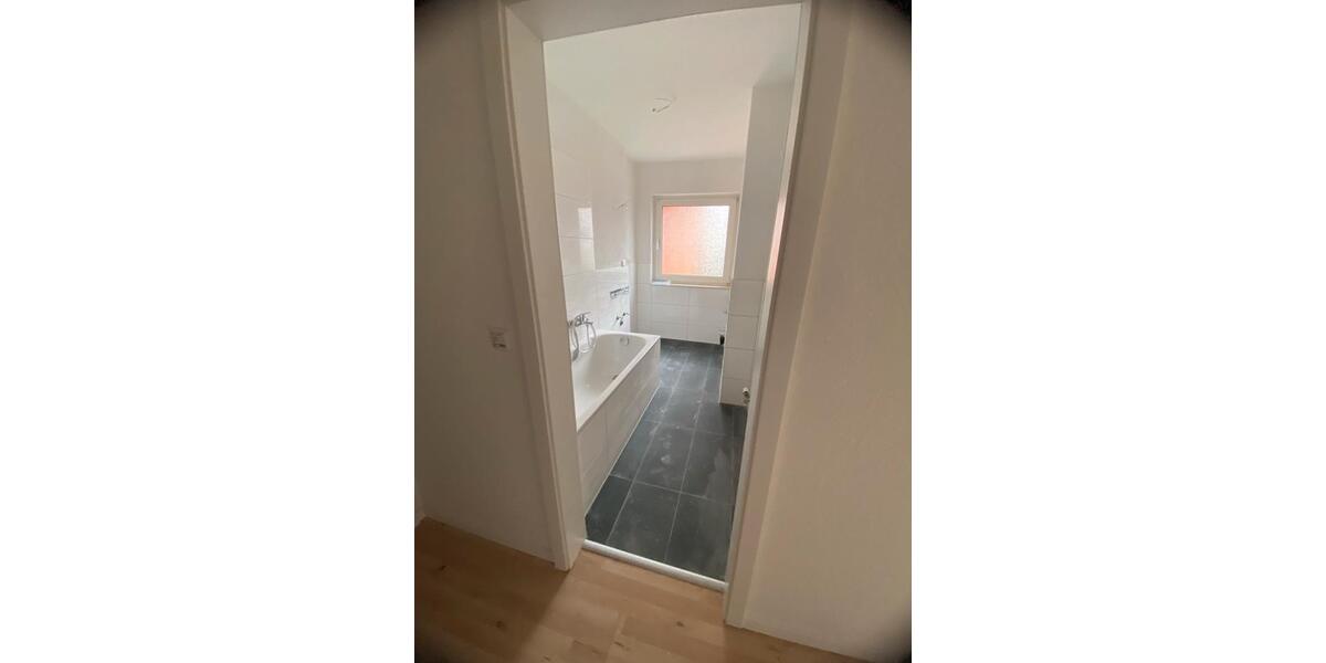 Etagenwohnung Hamm (Sieg) - 3.5 Zimmer, 82 m&sup2;, 175.000&euro; | Angebot:26002194