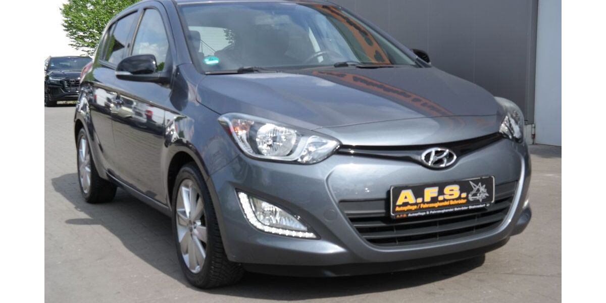 Hyundai i20 64.053 km 9.690 &euro; Stahnsdorf 14532