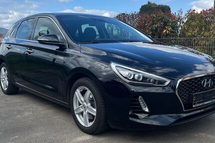 Hyundai i30 93.000 km 12.200 &euro; Neustadt 67435