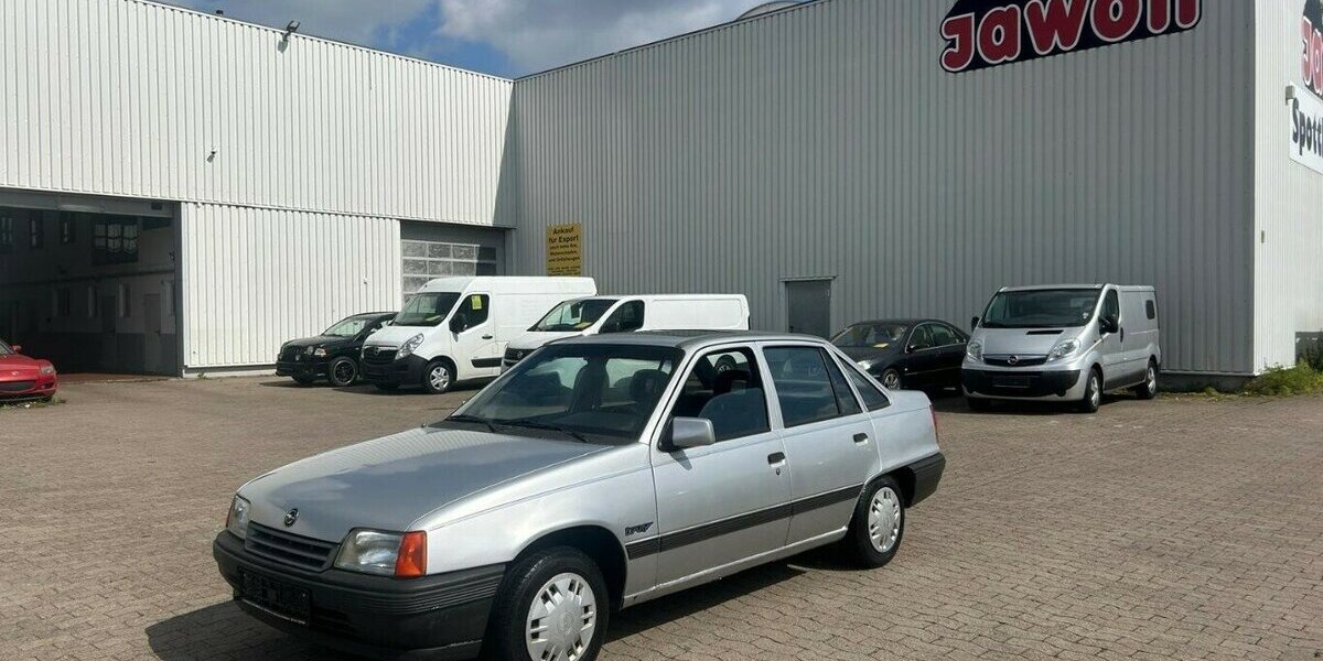 Opel Kadett E Beauty Lim. SEDAN GSD AUTOM- SERVO 74.000 km 6.950 &euro; Hannover 30179