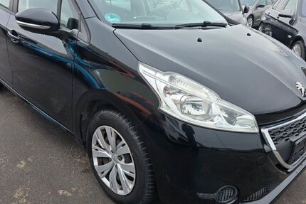 Peugeot 208 92.000 km 2.700 &euro; Moers 47441