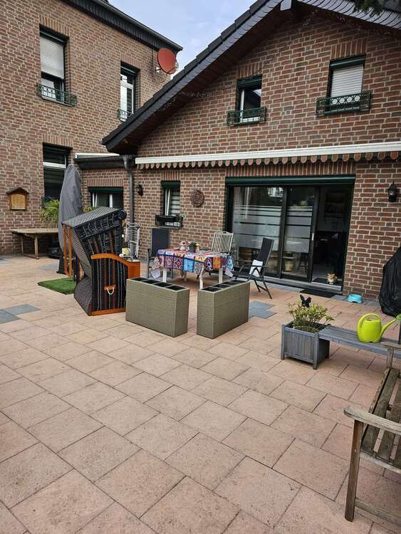 Haus zum Kaufen in Herzogenrath-Kohlscheid 990.000 € 310 m²