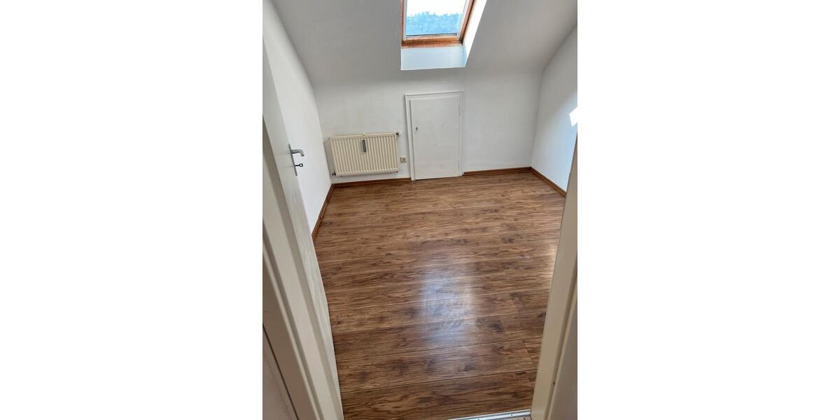 Dachgeschoßwohnung Remshalden - 3 Zimmer, 65 m&sup2;, 900&euro; | Angebot:25957108