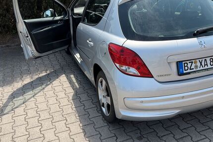 Peugeot 207 98.706 km 3.950 &euro; Radeberg 01454