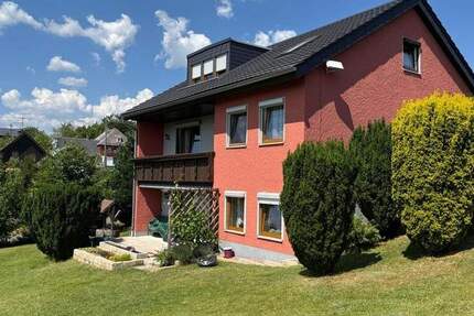 RESERVIERT! Genießen Sie die herrliche Lage: gepflegtes Wohlfühlhaus mit zwei Wohnungen 6 zimmer