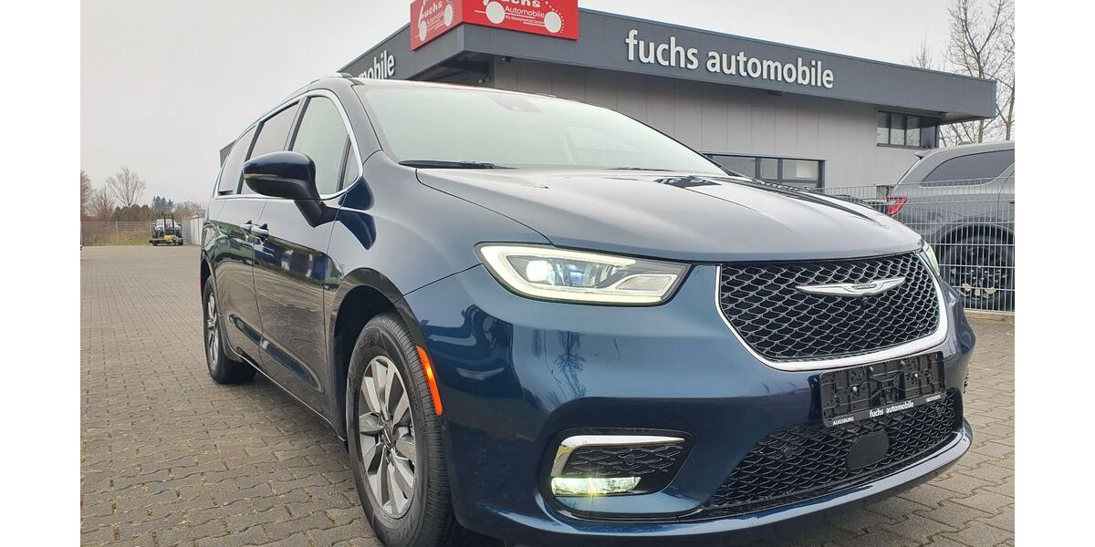 Chrysler Pacifica 2.322 km 52.990 &euro; Augsburg 86165