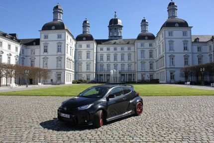Toyota Yaris 28.000 km 41.999 &euro; Bergisch Gladbach 51429
