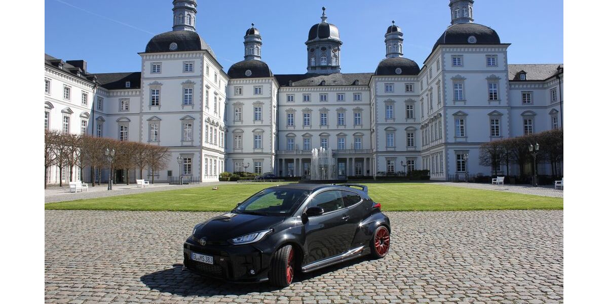 Toyota Yaris 28.000 km 41.999 &euro; Bergisch Gladbach 51429