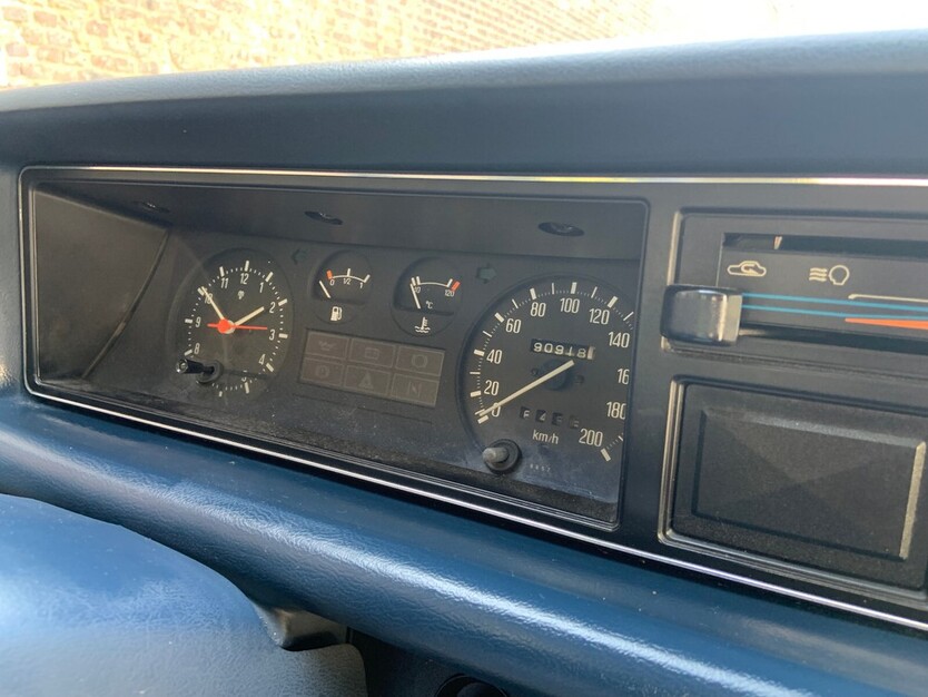 Mazda 929 II 190.000 km 8.300 € Düsseldorf 40213