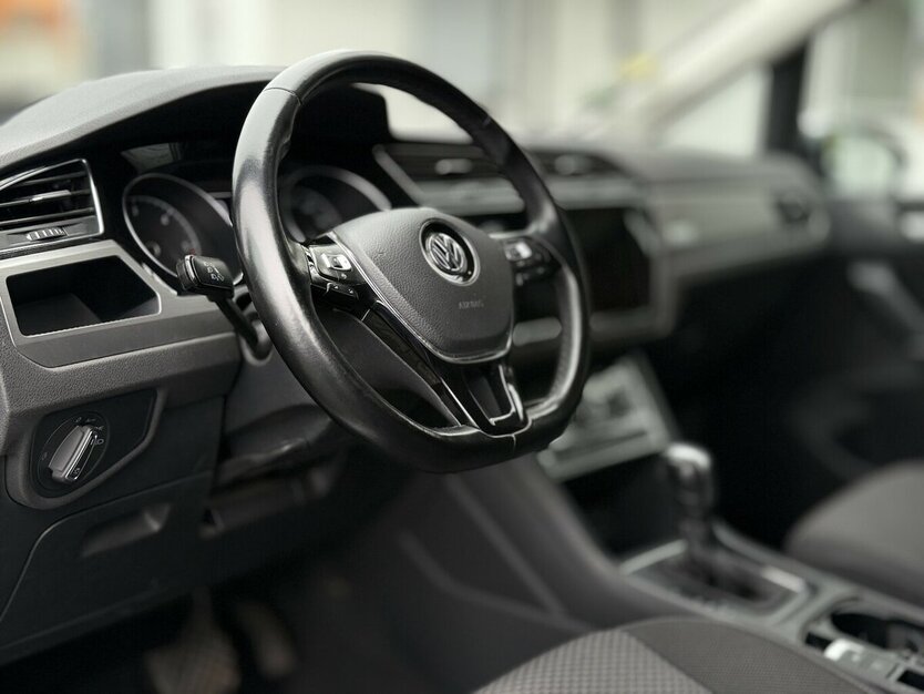 VW Touran 7-Sitze/Discover Pro/ACC/AHK/Automatik 110.000 km 24.490 € Mönchengladbach 41066