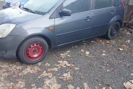 Ford Fiesta 123.456 km 950 &euro; Hatzfeld Eder 35116