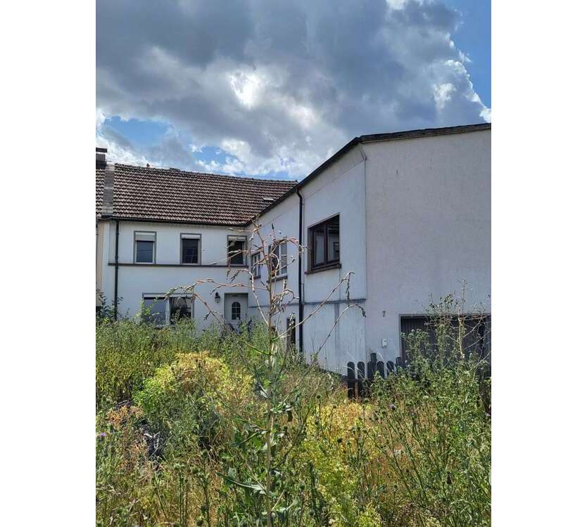 Haus zum Kaufen in Primstal 70.000 € 180 m²