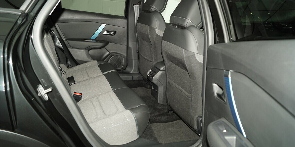 Citroen e-C4 e- 136 Shine 50 KWh LED CARPLAY 43.800 km 17.320 &euro; Lich 35423