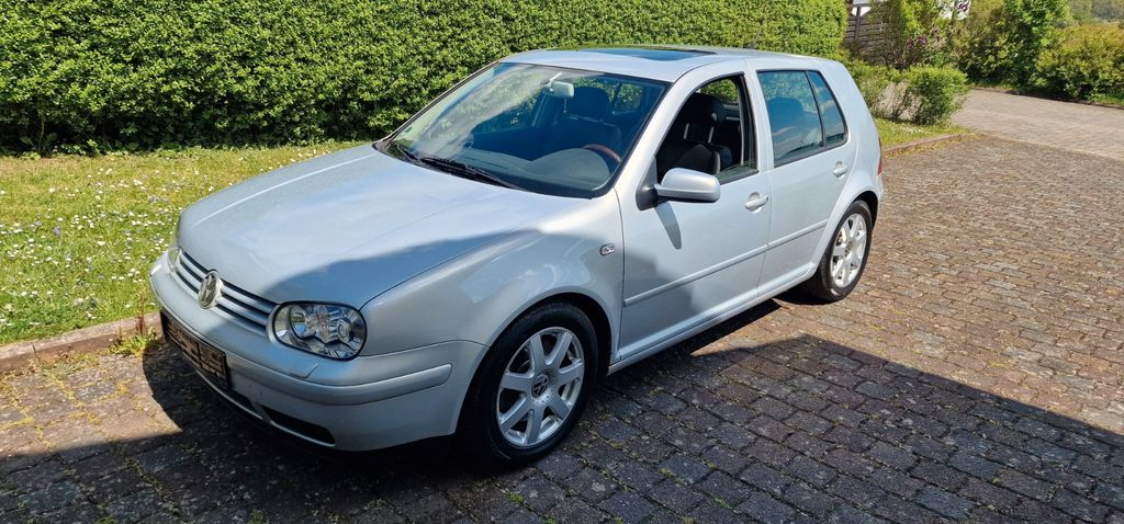 VW Golf 159.000 km 8.900 &euro; Wanderath 56729